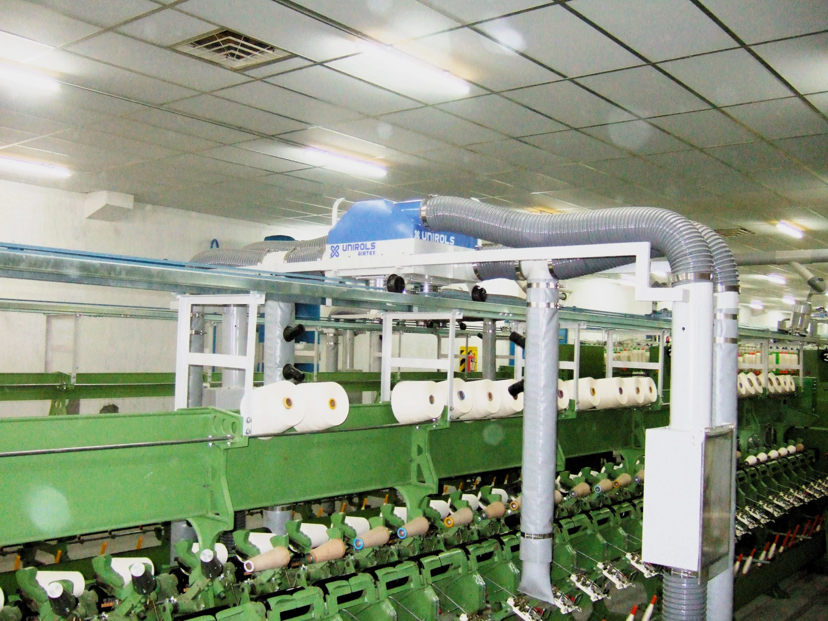 Overhead travelling cleaner - for spinning units - Belt driven travelling cleaner